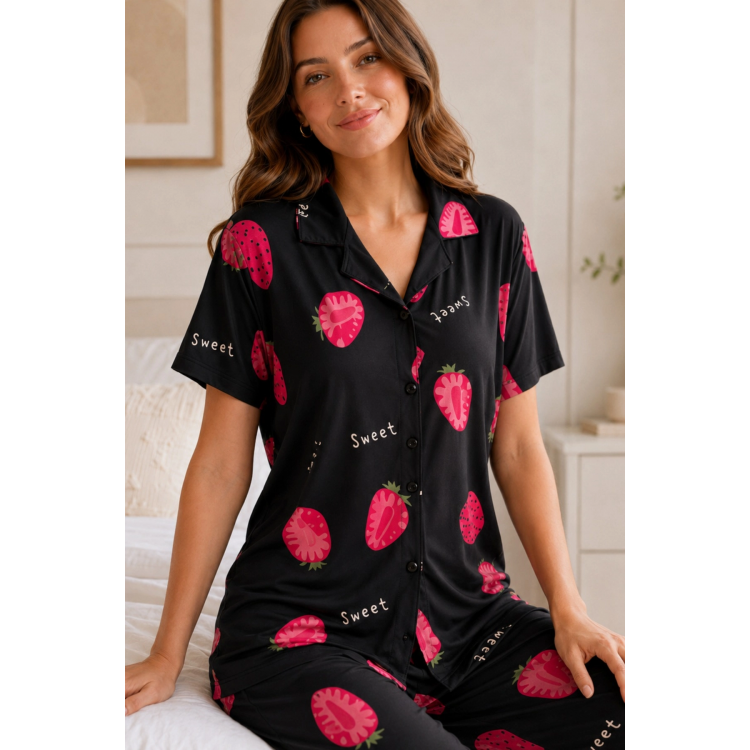 Siyah Çilek Desenli Kısa Kollu Gömlek Yaka Milan Kumaş Kadın Pijama Takımı