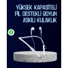 Modern tasarımı ve fonksiyonel özellikleriyle bu kablosuz kulaklık, günlük kullanımda ihtiyaç duyduğunuz tüm beklentileri karşılar. 100 saatlik pil ömrü ile kesintisiz kullanım imkânı sunar. Boyun askılı tasarım kulaktan düşmeyi engeller ve konfor sağlar.