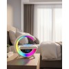 Kablosuz RGB hoparlör, ses performansı ile estetik tasarımı bir araya getirerek kullanıcılarına keyifli bir müzik deneyimi sunar. Kırmızı ağırlıklı RGB aydınlatması, ürüne dinamik ve modern bir görünüm kazandırır. Bu tasarım, özellikle dekoratif detaylara