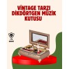 Balerinli müzikli takı kutusu, piyanoyu andıran benzersiz tasarımıyla dikkat çeken dekoratif ve fonksiyonel bir üründür. Estetik görünümüyle ilk bakışta büyüleyen bu model, müzik eşliğinde sergilenen balerin figürüyle özel bir atmosfer oluşturur. Ürün, fı