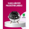 Uzay temalı projeksiyonlu nemlendirici ışık, yaşam alanlarını hem görsel hem de fonksiyonel açıdan dönüştürmek isteyen kullanıcılar için özel olarak tasarlanmıştır. USB’den güç alan yapısı sayesinde pil kullanımına ihtiyaç duymaz ve çevre dostu bir kullan