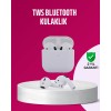 Bu kablosuz kulaklık, güçlü ses çıkışı ve stereo HiFi teknolojisi ile müzik keyfini üst seviyeye taşır. Gürültü önleme özelliği sayesinde kalabalık ve gürültülü ortamlarda bile net bir dinleme deneyimi sunar. IPX4 suya dayanıklı yapısı, ter ve hafif su sı