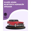 Nostaljik görünümlü bu araba tasarımlı hoparlör, sadece bir ses cihazı değil aynı zamanda dekoratif bir obje olarak da öne çıkar. LED ışıkları, parlak krom detayları ve motor ses efektiyle klasik otomobil deneyimi yaşatır. 10W ses çıkışı ile güçlü, net ve