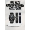 Şık tasarımıyla öne çıkan akıllı saat, beyaz kasa rengi ile modern bir dokunuş sunarken, siyah silikon kayış sayesinde konforlu bir kullanım sağlar. Günlük aktivitelerinizi takip etmenizi sağlayan adımsayar fonksiyonu, attığınız adımları ve yaktığınız kal