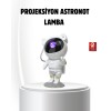 Evde huzurlu bir atmosfer yaratmak isteyenler için ideal! Bluetooth Müzikli Astronot Projeksiyon Lambası Yıldız ve Ay Efektli, müzik, ışık ve ses efektlerini bir araya getirerek benzersiz bir deneyim sunar.Bluetooth bağlantısı sayesinde telefonunuzdan müz