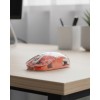 Şeffaf kablosuz mouse, modern tasarımı ve sessiz kullanım avantajı ile günlük çalışma rutinini daha keyifli hale getirir. Bluetooth bağlantı özelliği, kablo karmaşasını ortadan kaldırarak sade bir masa düzeni sağlar. Sessiz tıklama özelliği, dikkat dağıtm