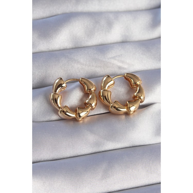 Pirinç Gold Renk Damla Kıvrım Tasarımlı Halka Küpe TJ-BKP9084
