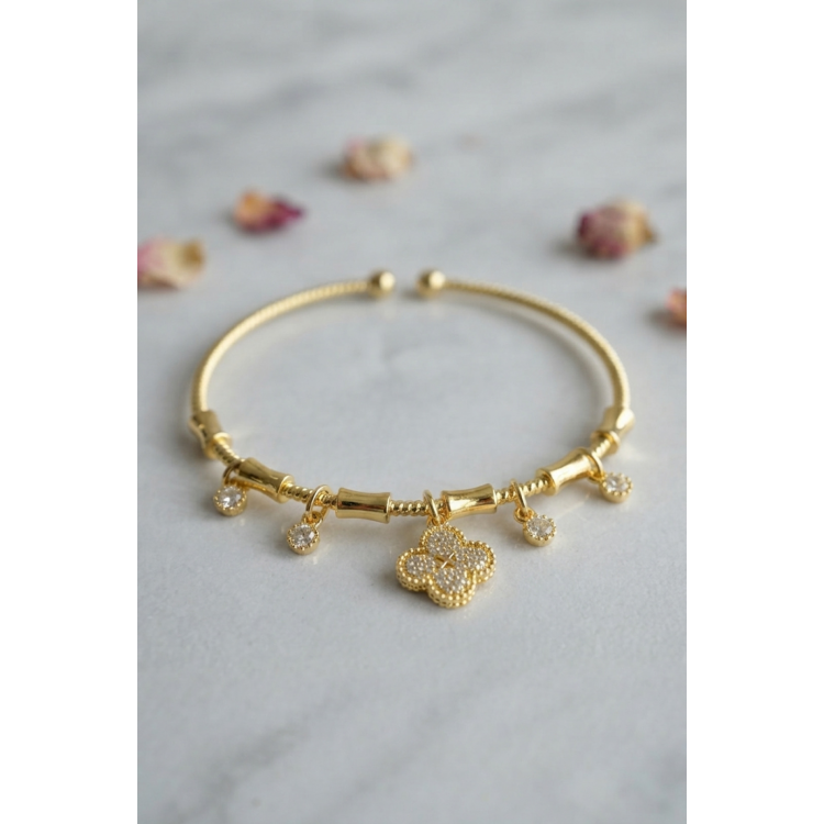 Pirinç Gold Renk YSX Taşlı Yonca Model Charmlı Bileklik 5886