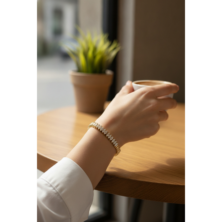 CM Arpa Model Zirkon Taşlı VIP Seri Gold Renk Pirinç Kadın Bileklik 5886