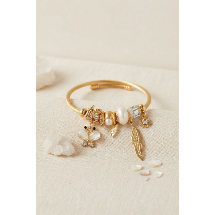 Kelebek Model Gold Renk Beyaz Charmlı Bileklik 5886
