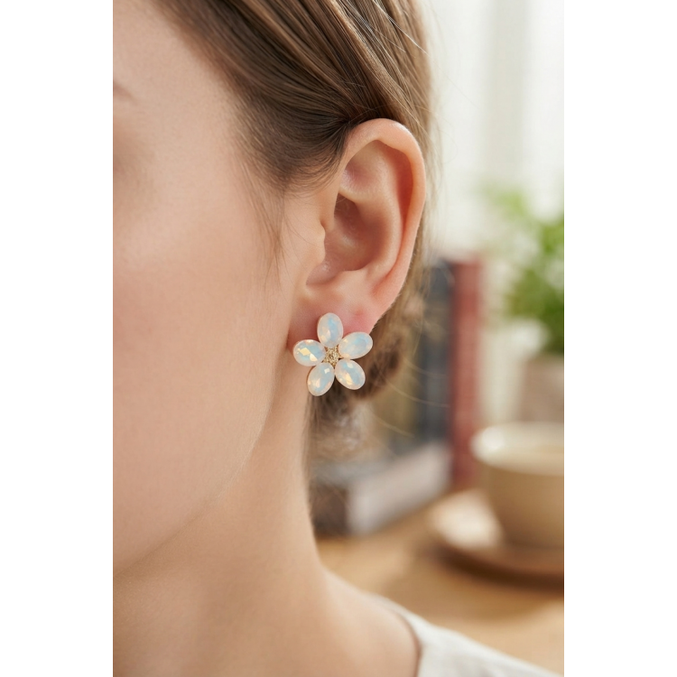 Beyaz Renk Kristal Taşlı Çiçek Model Kadın Küpe 5886