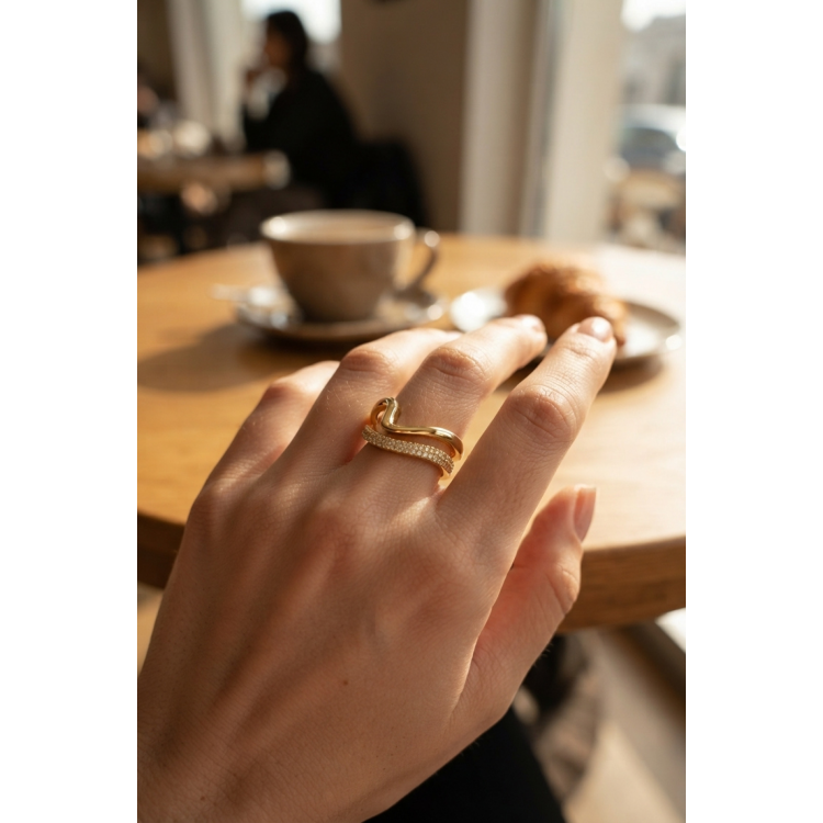 Gold Renk Dalgalı ve Zirkon Taşlı Model Kadın Yüzük 5886