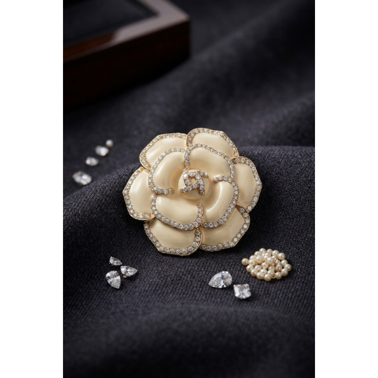Gold Krem Renk Zirkon Taşlı Gül Model Broş 5886