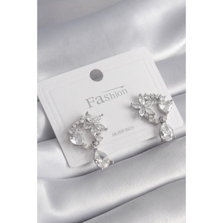 Pirinç Gümüş Renk Zirkon Taşlı Çiçek Model Sallantı Detay Kadın Küpe - TJ-BKP8453 Pirinç Gümüş Renk Zirkon Taşlı Çiçek Model Sallantı Detay Kadın Küpe - TJ-BKP8453