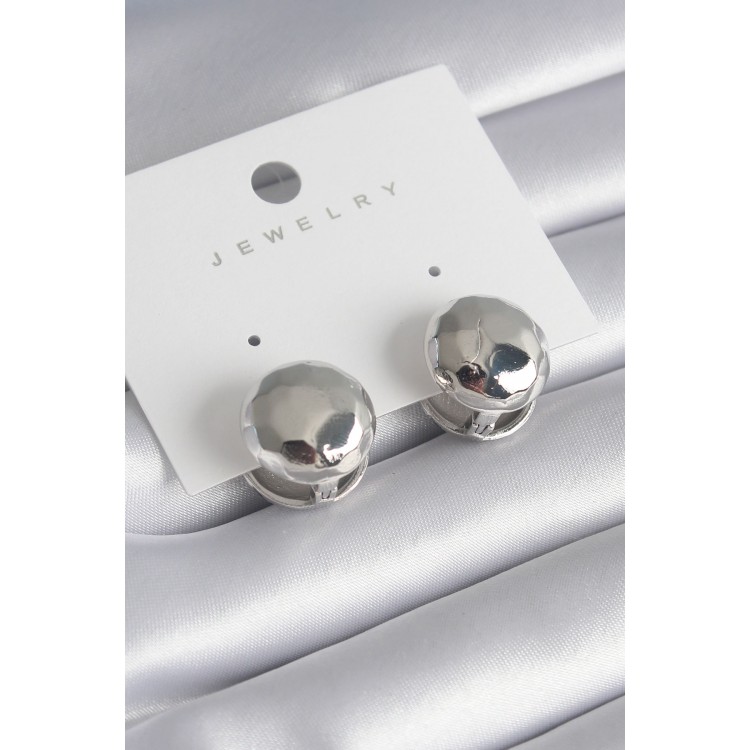 Pirinç Gümüş Renk İşleme Detay Top Model Kadın Küpe - TJ-BKP8479 Pirinç Gümüş Renk İşleme Detay Top Model Kadın Küpe - TJ-BKP8479