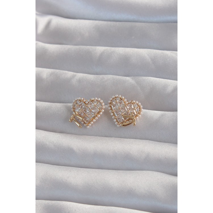 Pirinç Gold Renk Fiyonk Detay İncili Zirkon Taşlı Kalp Küpe - TJ-BKP9299 Pirinç Gold Renk Fiyonk Detay İncili Zirkon Taşlı Kalp Küpe - TJ-BKP9299