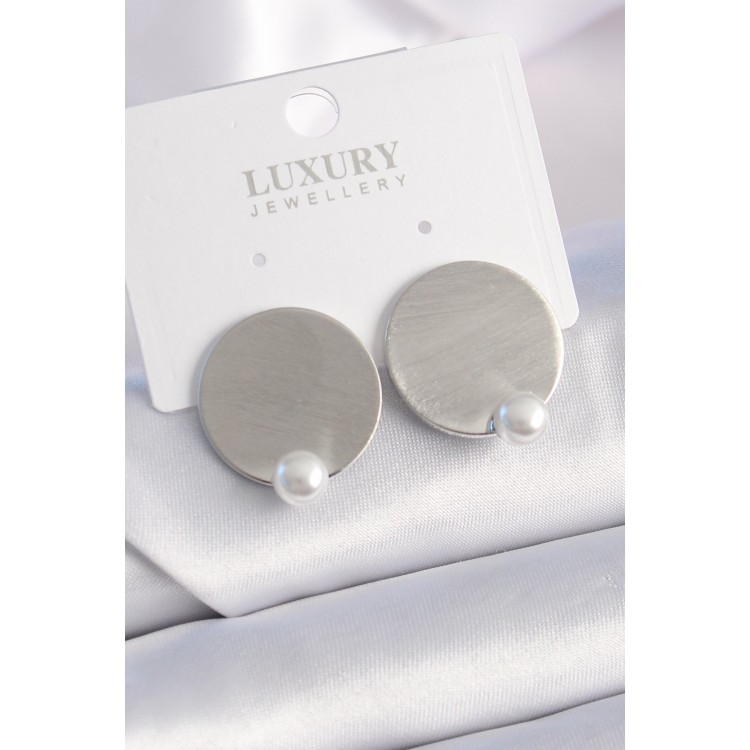 Pirinç Gümüş Renk Plaka Model İnci Detay Kadın Küpe - TJ-BKP9526 Pirinç Gümüş Renk Plaka Model İnci Detay Kadın Küpe - TJ-BKP9526