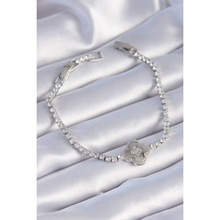 Pirinç Gümüş Renk Zirkon Taşlı Yonca Model Kadın Bileklik - TJ-BB6398 Pirinç Gümüş Renk Zirkon Taşlı Yonca Model Kadın Bileklik - TJ-BB6398