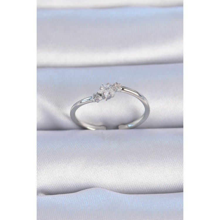 Pirinç Gümüş Renk Çiçek Model Zirkon Taş Detay Kadın Yüzük - TJ-BYK3323 Pirinç Gümüş Renk Çiçek Model Zirkon Taş Detay Kadın Yüzük - TJ-BYK3323