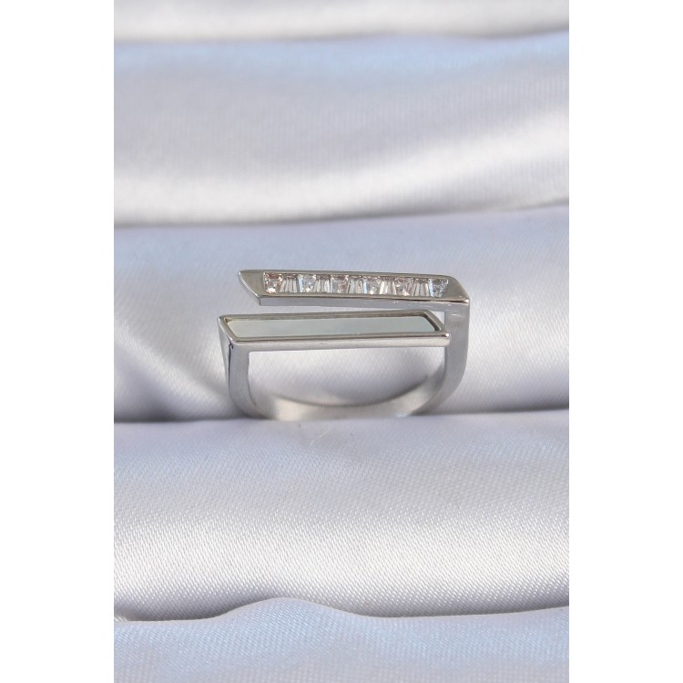 Pirinç Gümüş Renk Zirkon Taşlı Beyaz Sedef Detay Kadın Yüzük - TJ-BYK3349 Pirinç Gümüş Renk Zirkon Taşlı Beyaz Sedef Detay Kadın Yüzük - TJ-BYK3349