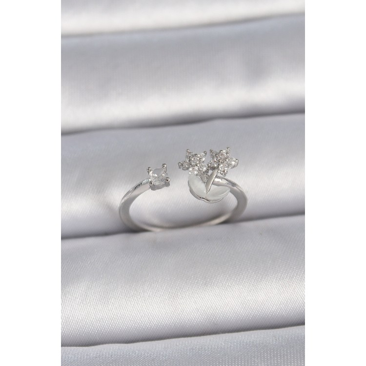 Pirinç Gümüş Renk Ayarlanabilir Zirkon Taşlı Yıldız Model Kadın Yüzük - TJ-BYK3397 Pirinç Gümüş Renk Ayarlanabilir Zirkon Taşlı Yıldız Model Kadın Yüzük - TJ-BYK3397