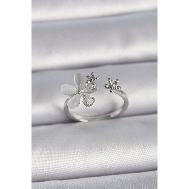 Pirinç Gümüş Renk Ayarlanabilir Zirkon Taşlı Beyaz Mineli Yaprak Model Kadın Yüzük - TJ-BYK3399 Pirinç Gümüş Renk Ayarlanabilir Zirkon Taşlı Beyaz Mineli Yaprak Model Kadın Yüzük - TJ-BYK3399