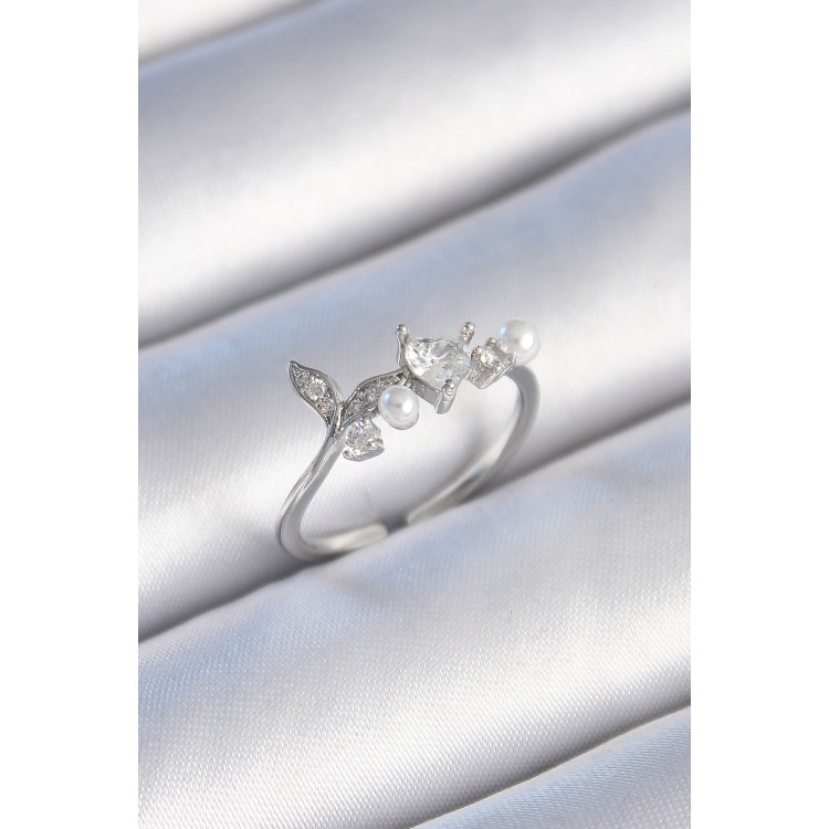 Pirinç Gümüş Renk Zirkon Taşlı Kalp Yaprak Model İnci Detay Kadın Yüzük - TJ-BYK3431 Pirinç Gümüş Renk Zirkon Taşlı Kalp Yaprak Model İnci Detay Kadın Yüzük - TJ-BYK3431