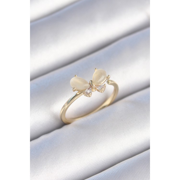 Pirinç Gold Renk Beyaz Mineli Zirkon Taşlı Kelebek Model Kadın Yüzük - TJ-BYK3464 Pirinç Gold Renk Beyaz Mineli Zirkon Taşlı Kelebek Model Kadın Yüzük - TJ-BYK3464