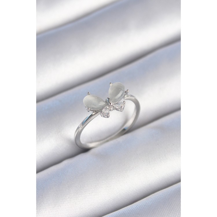 Pirinç Gümüş Renk Zirkon Taşlı Beyaz Mineli Kelebek Model Kadın Yüzük - TJ-BYK3465 Pirinç Gümüş Renk Zirkon Taşlı Beyaz Mineli Kelebek Model Kadın Yüzük - TJ-BYK3465