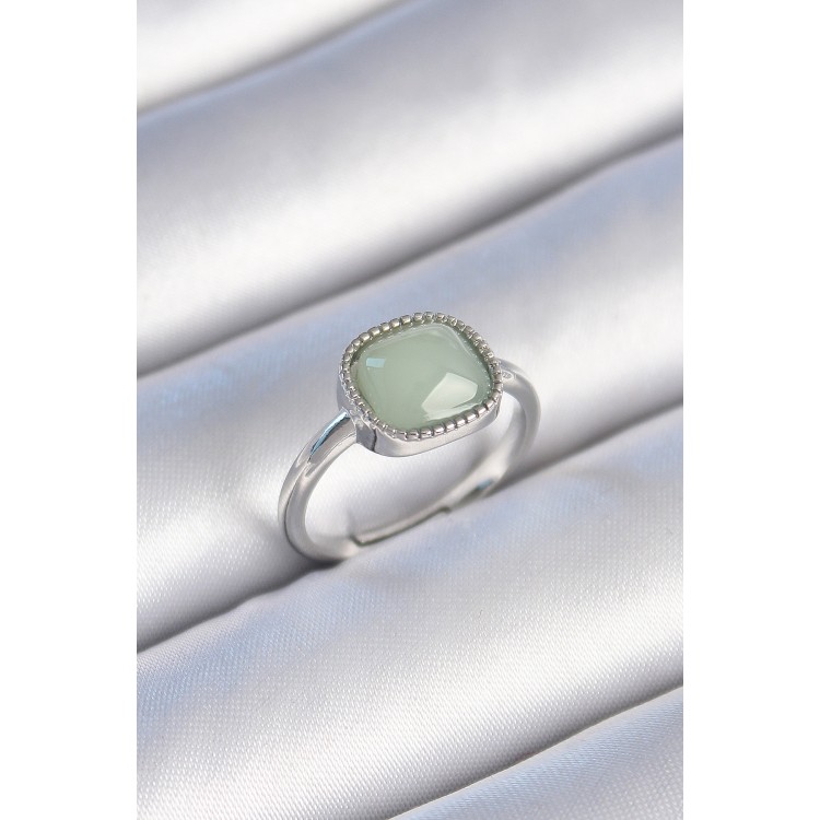 Pirinç Gümüş Renk Yeşil Kare Mineli Kadın Yüzük - TJ-BYK3473 Pirinç Gümüş Renk Yeşil Kare Mineli Kadın Yüzük - TJ-BYK3473