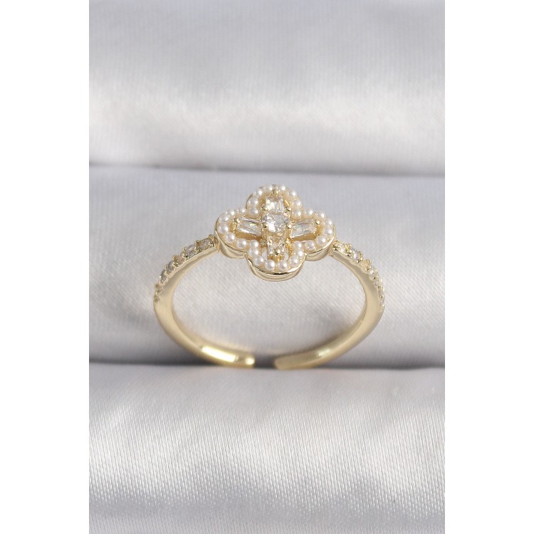 Pirinç Gold Renk Zirkon Taşlı Yonca Model İnci Detay Kadın Yüzük - TJ-BYK3494 Pirinç Gold Renk Zirkon Taşlı Yonca Model İnci Detay Kadın Yüzük - TJ-BYK3494