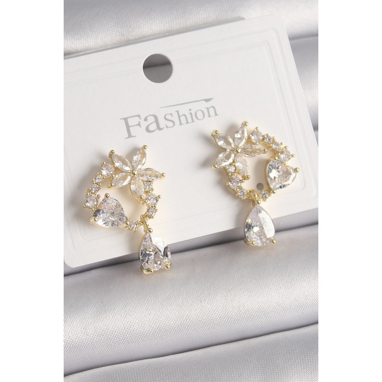 Pirinç Gold Renk Zirkon Taşlı Çiçek Model Sallantı Damla Detay Kadın Küpe - TJ-BKP9911 Pirinç Gold Renk Zirkon Taşlı Çiçek Model Sallantı Damla Detay Kadın Küpe - TJ-BKP9911