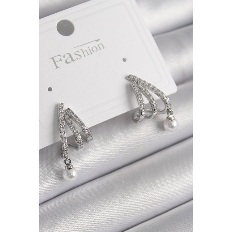 Pirinç Gümüş Renk Zirkon Taşlı Pençe Model İnci Detay Kadın Küpe - TJ-BKP9958