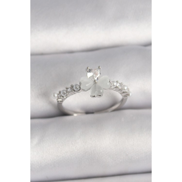 Pirinç Gümüş Renk Zirkon Taşlı Yonca Model İnci Detay Ayarlanabilir Yüzük - TJ-BYK3552