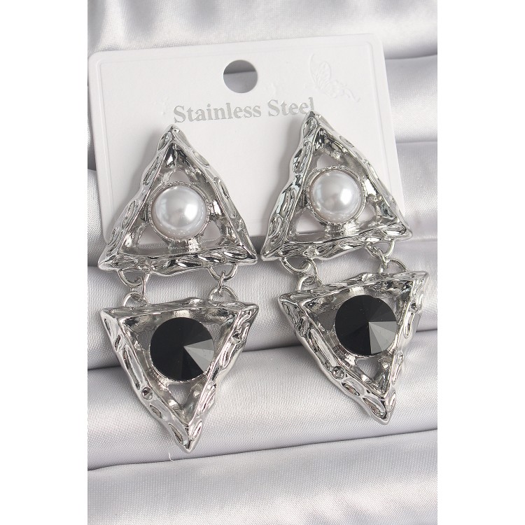 Pirinç Gümüş Renk Sallantı Üçgen Model İnci Detay Kadın Küpe - TJ-BKP10089 Pirinç Gümüş Renk Sallantı Üçgen Model İnci Detay Kadın Küpe - TJ-BKP10089