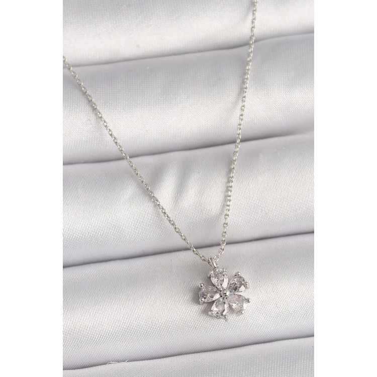 Pirinç Gümüş Renk Zirkon Taşlı Çiçek Model Kadın Kolye - TJ-BKO9833 Pirinç Gümüş Renk Zirkon Taşlı Çiçek Model Kadın Kolye - TJ-BKO9833