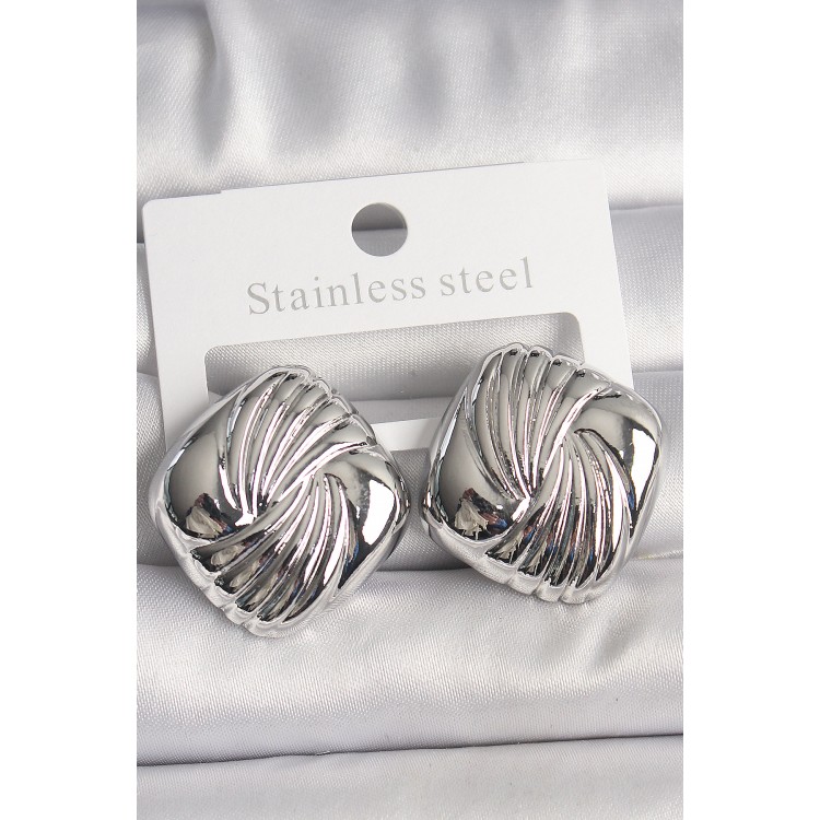 Pirinç Gümüş Renk İşlemeli Kare Model Kadın Küpe - TJ-BKP10156 Pirinç Gümüş Renk İşlemeli Kare Model Kadın Küpe - TJ-BKP10156