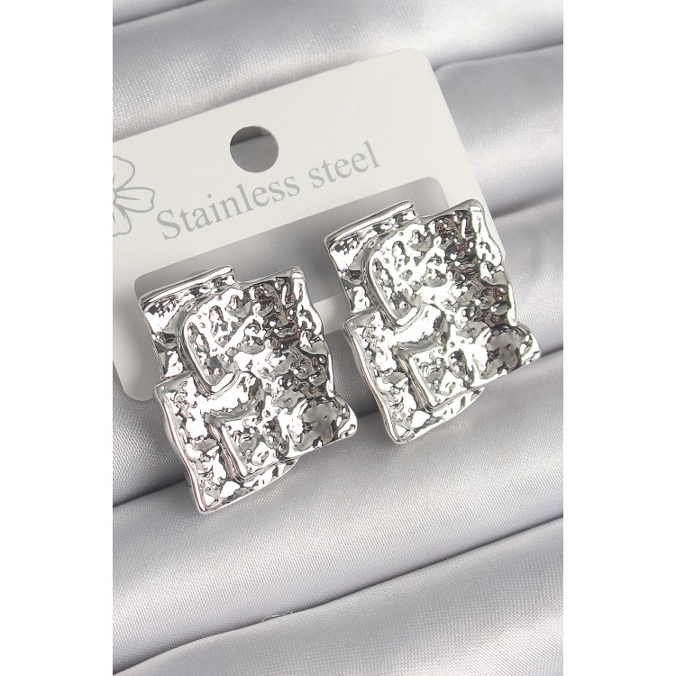 Pirinç Gümüş Renk İşlemeli Kare Plaka Model Kadın Küpe - TJ-BKP10226 Pirinç Gümüş Renk İşlemeli Kare Plaka Model Kadın Küpe - TJ-BKP10226