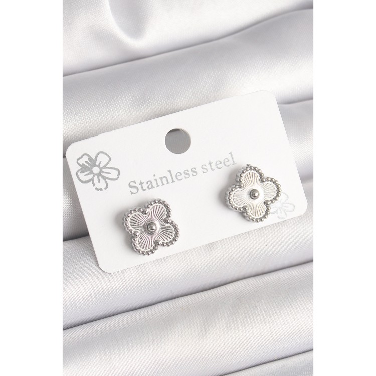 Pirinç Gümüş Renk İşlemeli Yonca Model Kadın Küpe - TJ-BKP10358 Pirinç Gümüş Renk İşlemeli Yonca Model Kadın Küpe - TJ-BKP10358