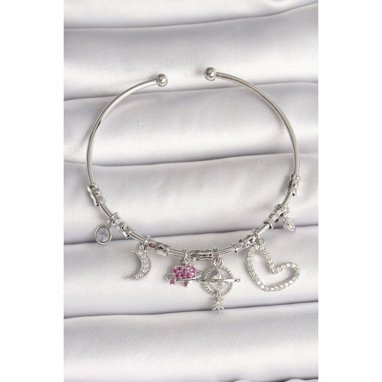 Pirinç Gümüş Renk Sallantı Zirkon Taşlı Gezegen Figür Kalp Detay Charm Kadın Bileklik - TJ-BB6899 Pirinç Gümüş Renk Sallantı Zirkon Taşlı Gezegen Figür Kalp Detay Charm Kadın Bileklik - TJ-BB6899