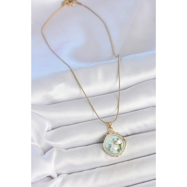 316L Çelik Gold Renk Zincir Turkuaz Mineli İncili Çiçek İşlemeli Portre Model Kadın Kolye - TJ-BKO10150