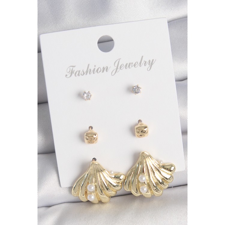 Pirinç Gold Renk Zirkon Taşlı İnci Detaylı Deniz Kabuğu Model 3 Çift Kadın Küpe Seti - TJ-BKP10617 Pirinç Gold Renk Zirkon Taşlı İnci Detaylı Deniz Kabuğu Model 3 Çift Kadın Küpe Seti - TJ-BKP10617