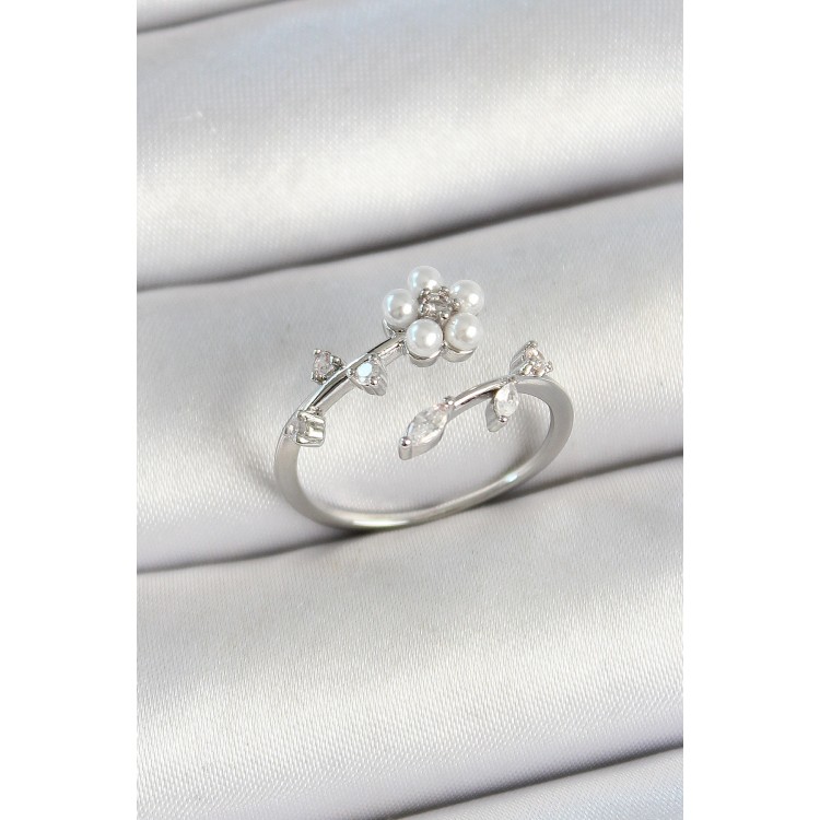 Pirinç İnci Detaylı Papatya Figürlü Zirkon Taşlı Gümüş Renk Ayarlanabilir Kadın Yüzük - TJ-BYK3771 Pirinç İnci Detaylı Papatya Figürlü Zirkon Taşlı Gümüş Renk Ayarlanabilir Kadın Yüzük - TJ-BYK3771