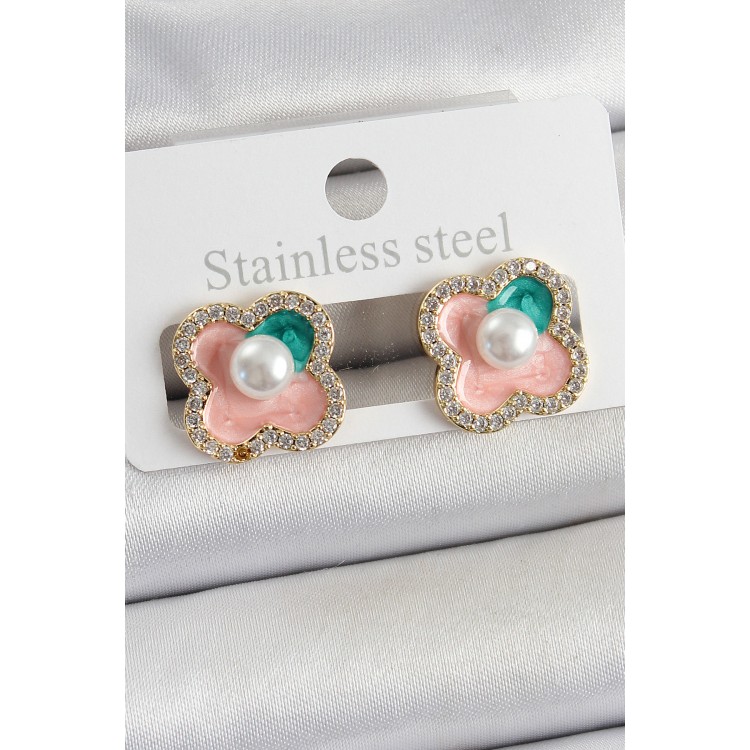 Pirinç Pembe Mineli İnci Detaylı Zirkon Taşlı Sanatsal Portre Yonca Model Gold Renk Kadın Küpe - TJ-BKP10682 Pirinç Pembe Mineli İnci Detaylı Zirkon Taşlı Sanatsal Portre Yonca Model Gold Renk Kadın Küpe - TJ-BKP10682