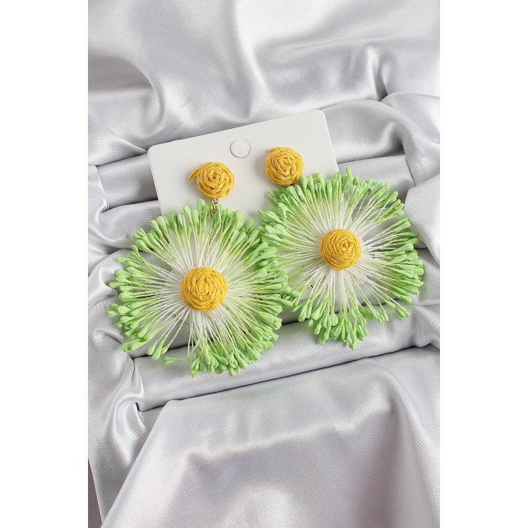 Yeşil Püsküllü Papatya Figürlü Hasır Örgü Model Gold Renk Kadın Küpe - TJ-BKP10733