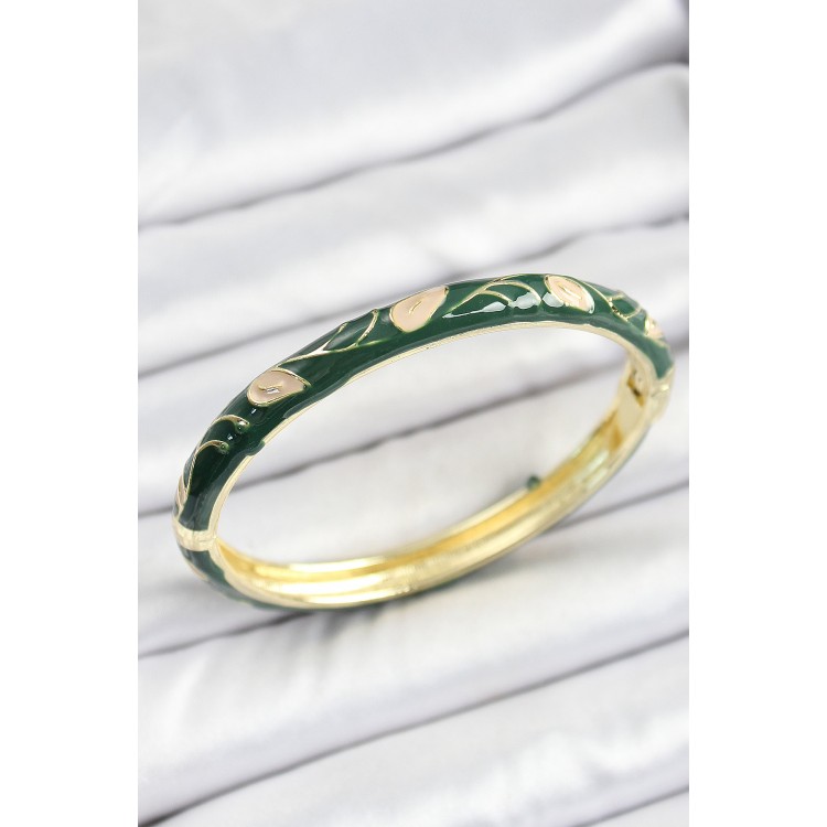 Mineli Pirinç Gold Renk Yeşil Çiçek Motifli Kadın Kelepçe - TJ-BB7149 Mineli Pirinç Gold Renk Yeşil Çiçek Motifli Kadın Kelepçe - TJ-BB7149