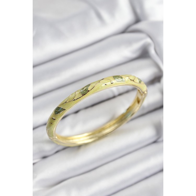 Mineli Pirinç Fıstık Yeşili Yaprak Motifli Gold Renk Kadın Kelepçe - TJ-BB7387 Mineli Pirinç Fıstık Yeşili Yaprak Motifli Gold Renk Kadın Kelepçe - TJ-BB7387