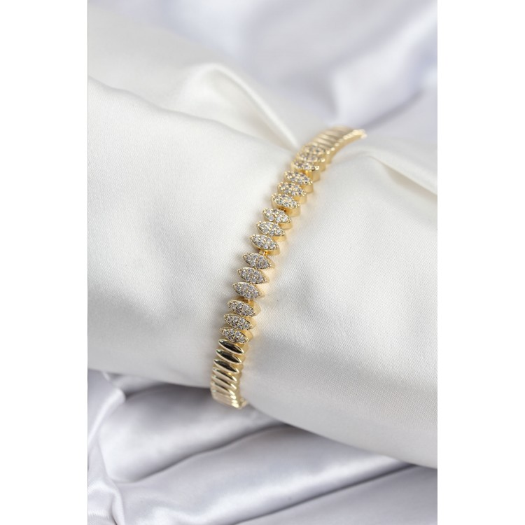 Pirinç VIP Seri Gold Renk Zirkon Taşlı Arpa Model Kadın Bileklik - TJ-BB7928 Pirinç VIP Seri Gold Renk Zirkon Taşlı Arpa Model Kadın Bileklik - TJ-BB7928
