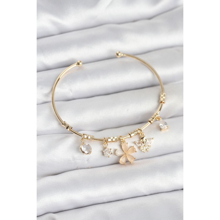 Çiçek ve Kelebek Charmlı Gold Renk Pirinç Kadın Bileklik - TJ-BB8049 Çiçek ve Kelebek Charmlı Gold Renk Pirinç Kadın Bileklik - TJ-BB8049