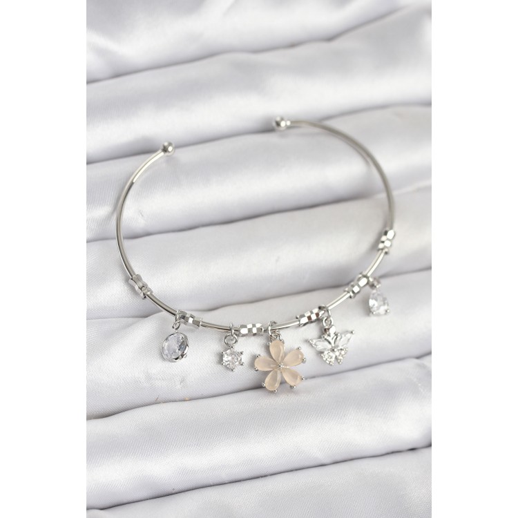 Çiçek ve Kelebek Charmlı Gümüş Renk Pirinç Kadın Bileklik - TJ-BB8050 Çiçek ve Kelebek Charmlı Gümüş Renk Pirinç Kadın Bileklik - TJ-BB8050